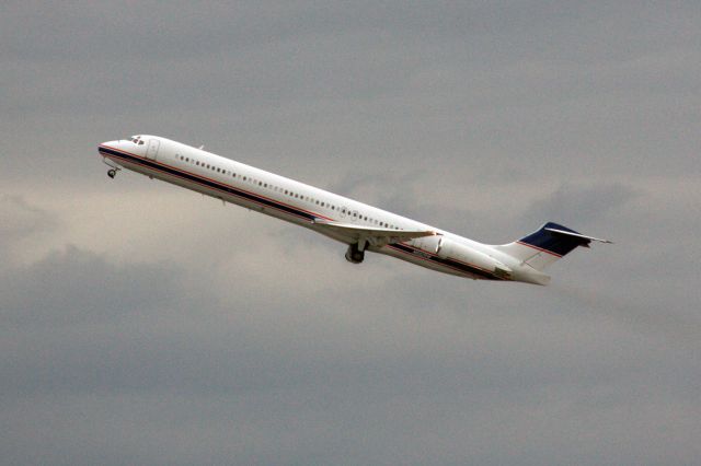 McDonnell Douglas MD-81 (N682RW) - Detroit Red Wings departing BOS after playing the Bruins. 