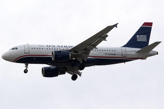 Airbus A319 (N748UW)