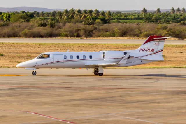 Learjet 31 (PR-PLM) - Jato da BRASIL VIDA TAXI AEREO, em Petrolina-PE no dia 21/10/2018 pouso para reabastecimento e seguiu para Florianópolis-SC.