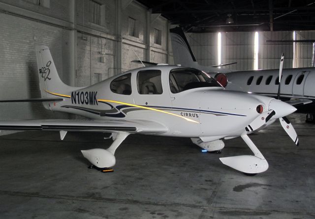 Cirrus SR-22 (N103MK)