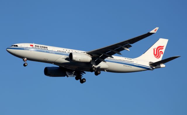 Airbus A330-200 (B-6549) - On Approach To Rwy 16R