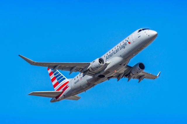 Embraer 175 (N508SY) - A SkyWest ERJ175 taking off from PHX on 3/4/23. Taken with a Canon R7 and Canon EF 100-400 L II lens.