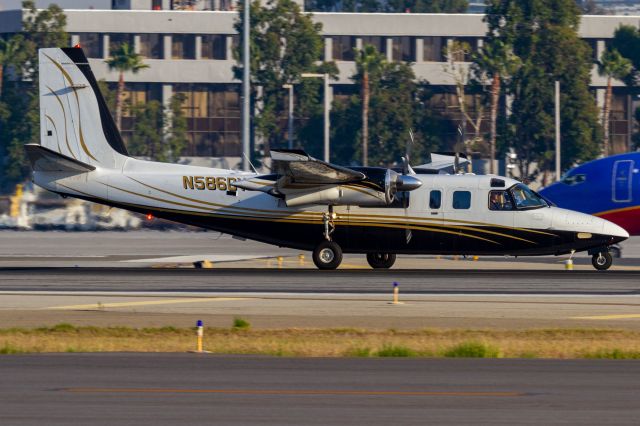 Rockwell Turbo Commander 690 (N586DV)