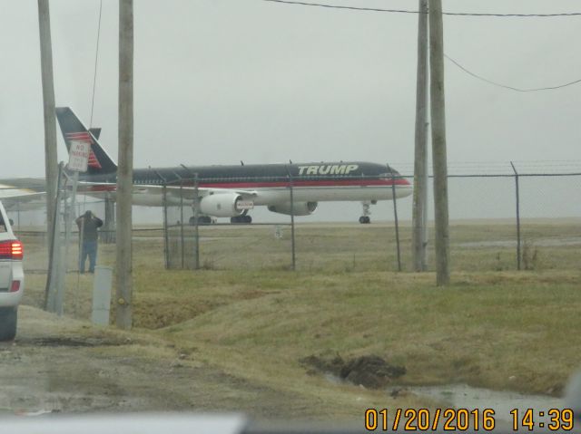 Boeing 757-200 (N757AF)