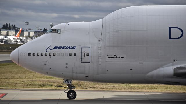 Boeing 747-400 (N780BA) - Boeing 747-409 LCF "Dreamlifter" taxiing to RWY 16R at Paine Field, Washington