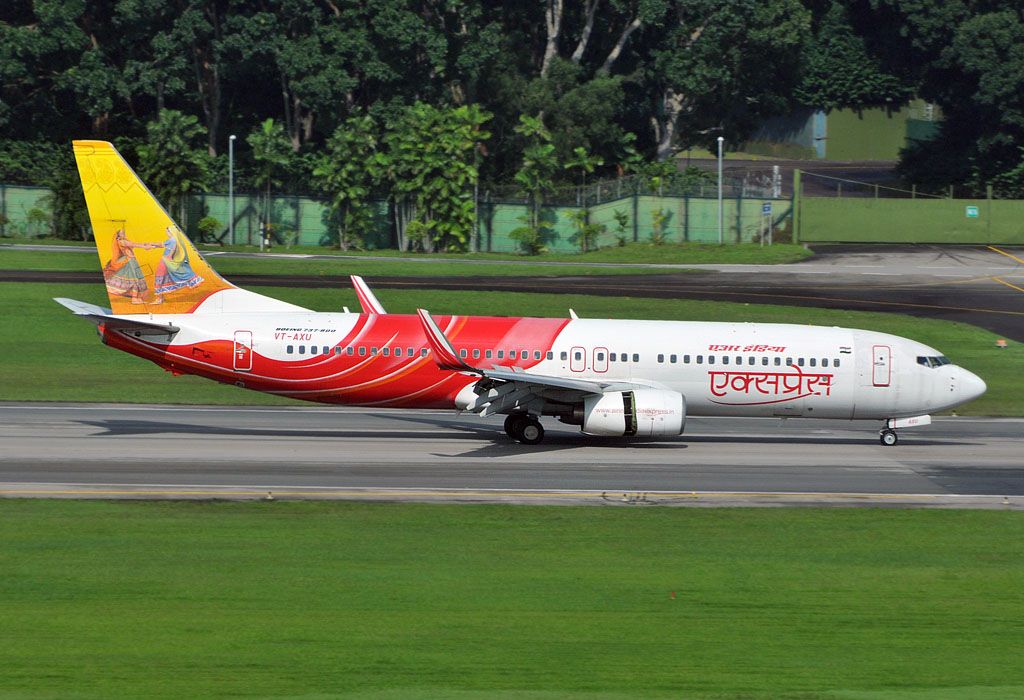 Boeing 737-800 (VT-AXU)