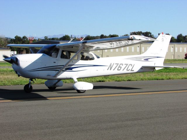 Cessna Skyhawk (N767CL) - Taxiing at Fullerton