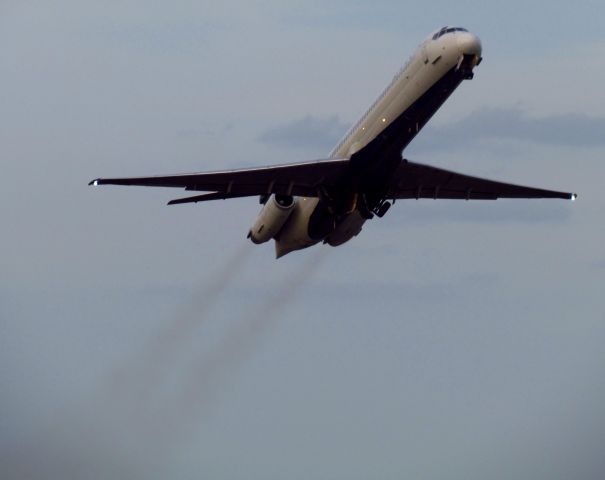 McDonnell Douglas MD-88 (N933DL)