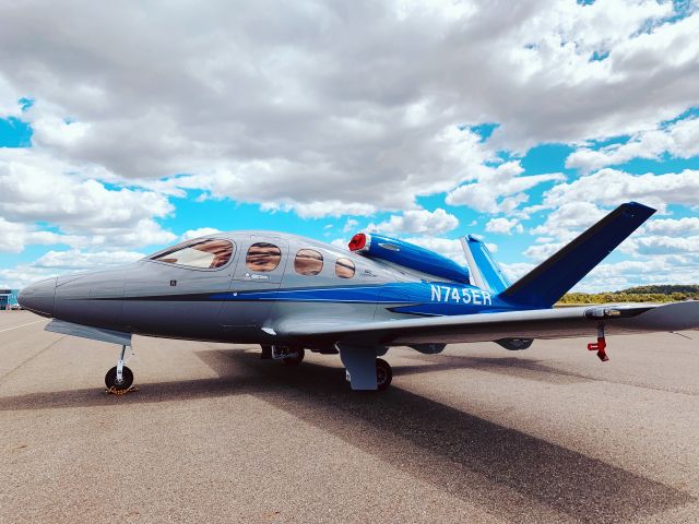 Cirrus Vision SF50 (N745ER)