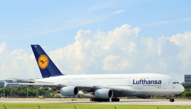 Airbus A380-800 (D-AIMK)