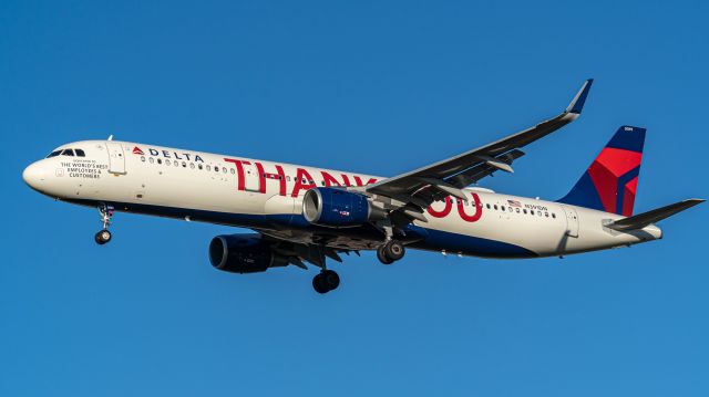 Airbus A321 (N391DN) - Delta "Thank You" livery arriving 31Lbr /2/26/20