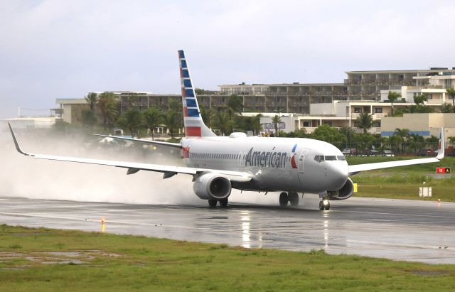 Boeing 737-800 (N801NN)