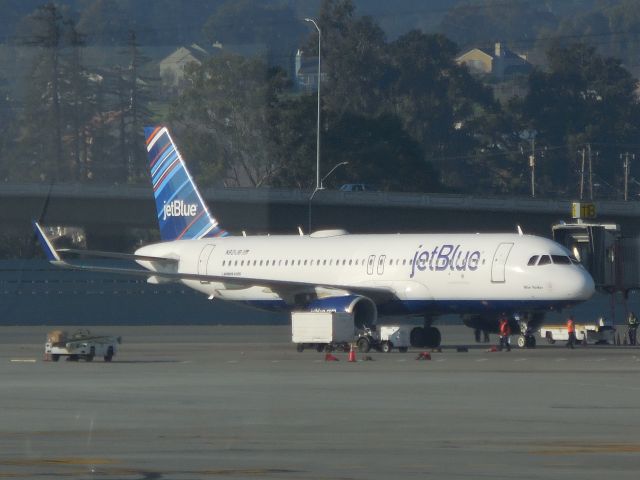 Airbus A320 (N821JB)