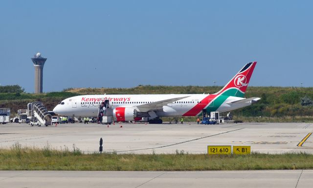 Boeing 787-8 (5Y-KZD) - Kenya Airways Boeing 787-8 Dreamliner 5Y-KZD in Paris CDG 