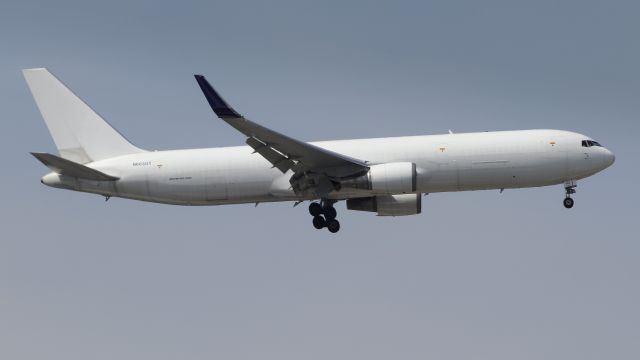 BOEING 767-300 (N663GT)