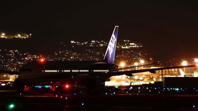 Boeing 777-200 (JA713A)