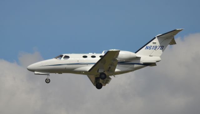 Cessna Citation Mustang (N6197D) - N6197D on final to Runway 33 in Sioux Falls SD