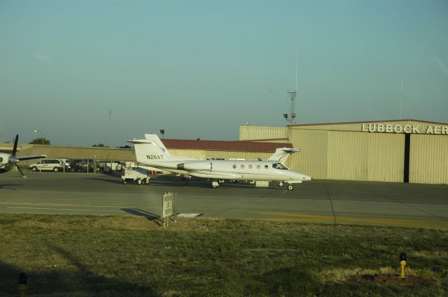 Learjet 25 (N26AT)