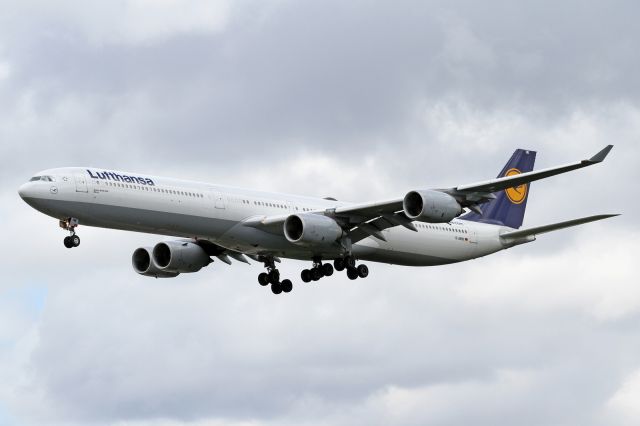 Airbus A340-600 (D-AIHK)