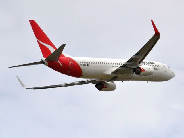 Boeing 737-800 (VH-VXG) - Getting airborne off runway 23. Friday 5th October 2012.