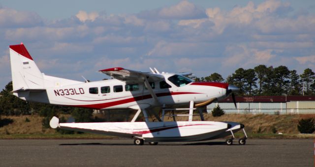 Cessna Caravan (N333LD) - Taxiing to departure is this 2011 Cessna Caravan 208 Amphibian from the Autumn of 2021.