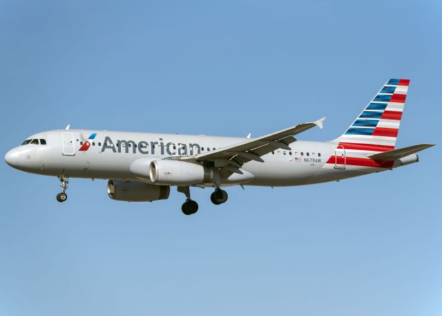 Airbus A320 (N679AW)