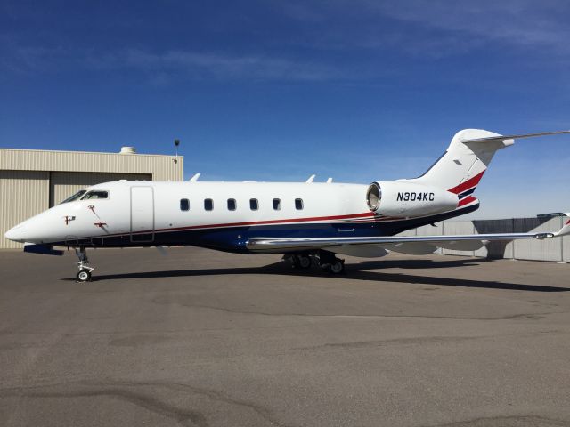 Bombardier Challenger 300 (N304KC)