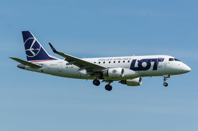Embraer 170/175 (SP-LDF) - WAW Spotting