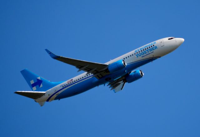 Boeing 737-800 (N881XA) - Hillary departs Cleveland. 09-05-16.