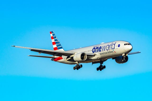 Boeing 777-200 (N791AN) - American Airlines 777-200 in Oneworld special livery landing at DFW on 12/27/22. Taken with a Canon R7 and Tamron 70-200 G2 lens.