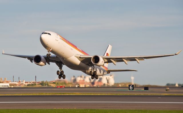 Airbus A330-300 (EC-LUB) - Hoy Social Flight as IB6166 RWY33L departure 09/14/2014