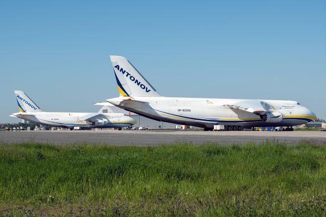 Antonov An-12 (UR-82009)