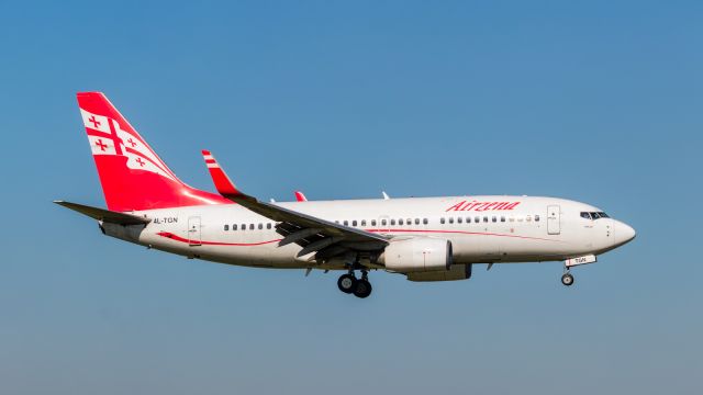 Boeing 737-700 (4L-TGN)