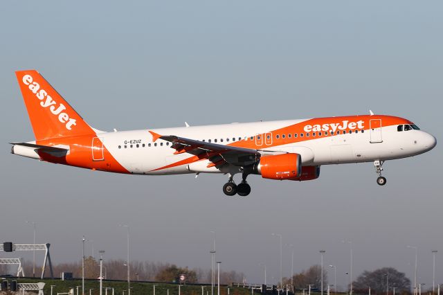 Airbus A320 (G-EZUZ)