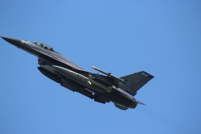 Lockheed F-16 Fighting Falcon — - F-16 from MN Air Guard 148th Fighter Wing on the departure at Volk Field & making left traffic. 