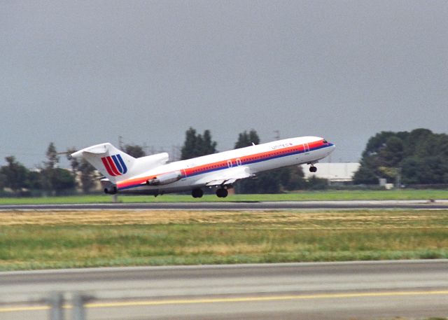 Boeing 727-100 (N7285U) - KSJC UAL 727 departing 30L for Stapleton in this 1988 view