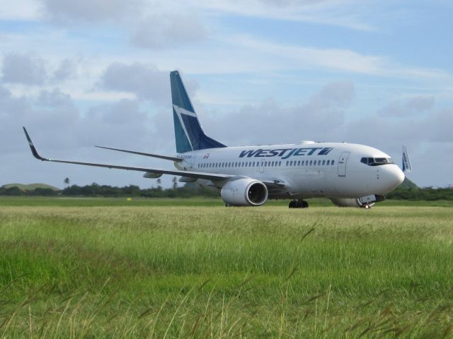 Boeing 737-700 (C-GTWS)