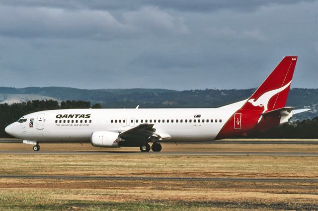 BELL-AGUSTA AB-139 (VH-TJG) - QANTAS - BOEING 737-476 - REG : VH-TJG (CN 24432/1879) - ADELAIDE INTERNATIONAL AIRPORT SA. AUSTRALIA - YPAD (5/11/1996)