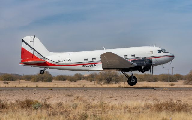 Douglas DC-3 (N86584)