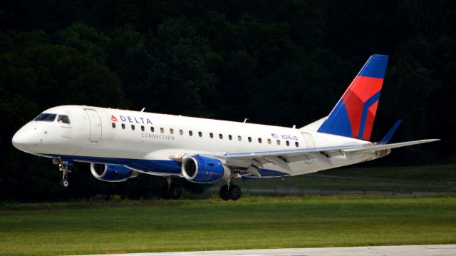 Embraer 170/175 (N215JQ) - One of those times when the clouds blocked the sun just right. This E170 about to touch down on 28R at KCMH.