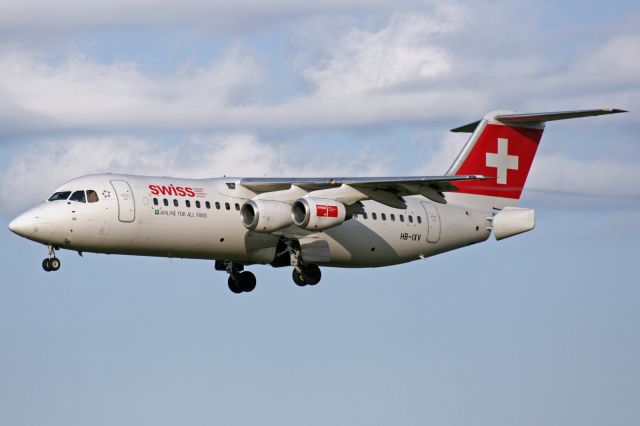 Avro RJ-100 Avroliner (HB-IXV)