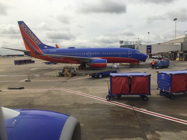 Boeing 737-700 (N225WN) - Cool view of a 737 at Atlanta intl!