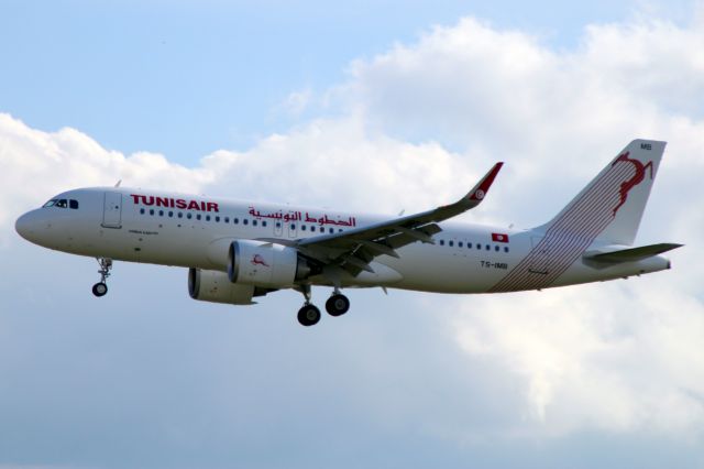 Airbus A320neo (TS-IMB) - On short finals for rwy 09R on 2-Sep-23 operating flight TAR790 from DTTA on its first visit to EGLL.