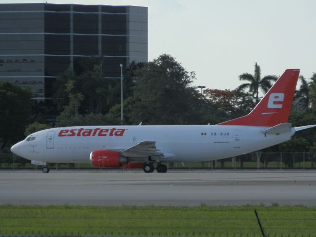 BOEING 737-300 (XA-AJA)