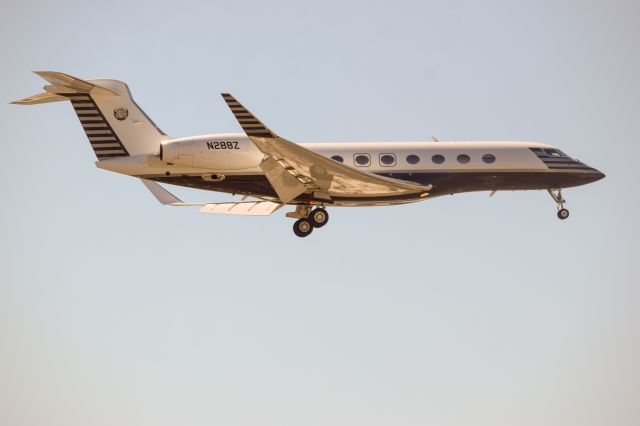 Gulfstream Aerospace Gulfstream G650 (N288Z) - A gorgeous G650 comes in for a landing