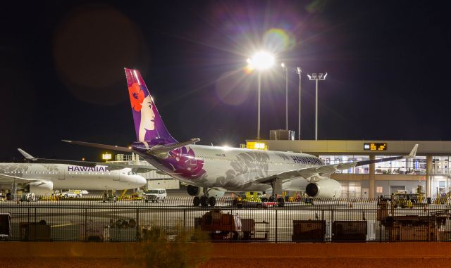 Airbus A330-200 (N383HA)