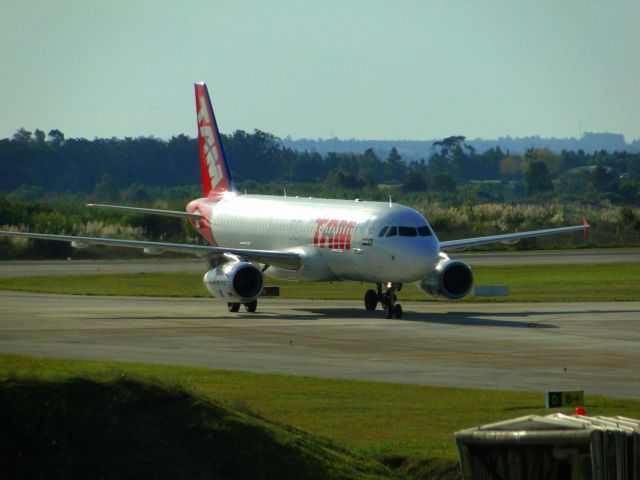 Airbus A320 (PR-MAZ) - A320 OF TAM AIRLINES FROM MONTEVIDEO,URUGUAY TO SÃO PAULO, BRAZIL