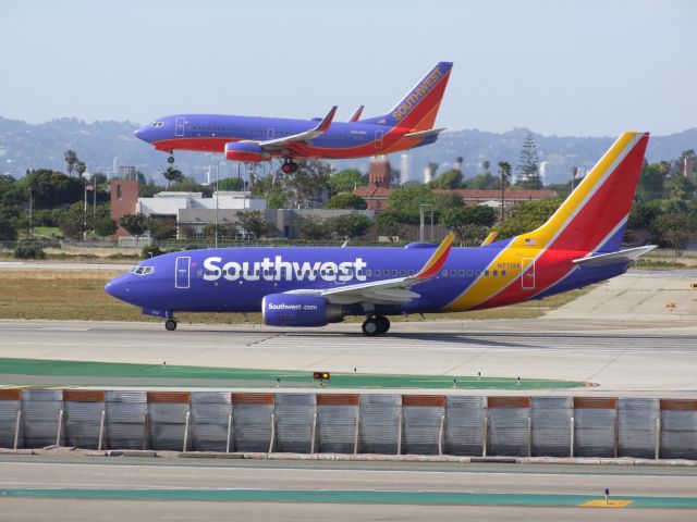 Boeing 737-700 (N7719A)