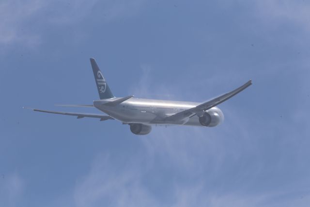 BOEING 777-300ER (ZK-OKN)