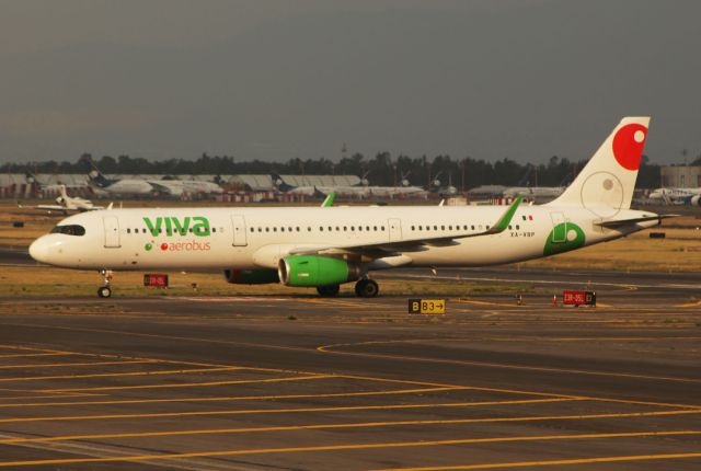 Airbus A321 (XA-VBP) - Viva Aerobus / Airbus A321-231 / MSN 5606 / XA-VBP / MMMX 04/2023
